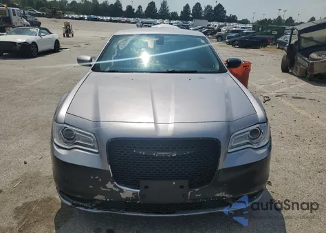 2015 Chrysler 300 Limited z USA, uszkodzony, nr VIN 2C3CCAAG6FH786756